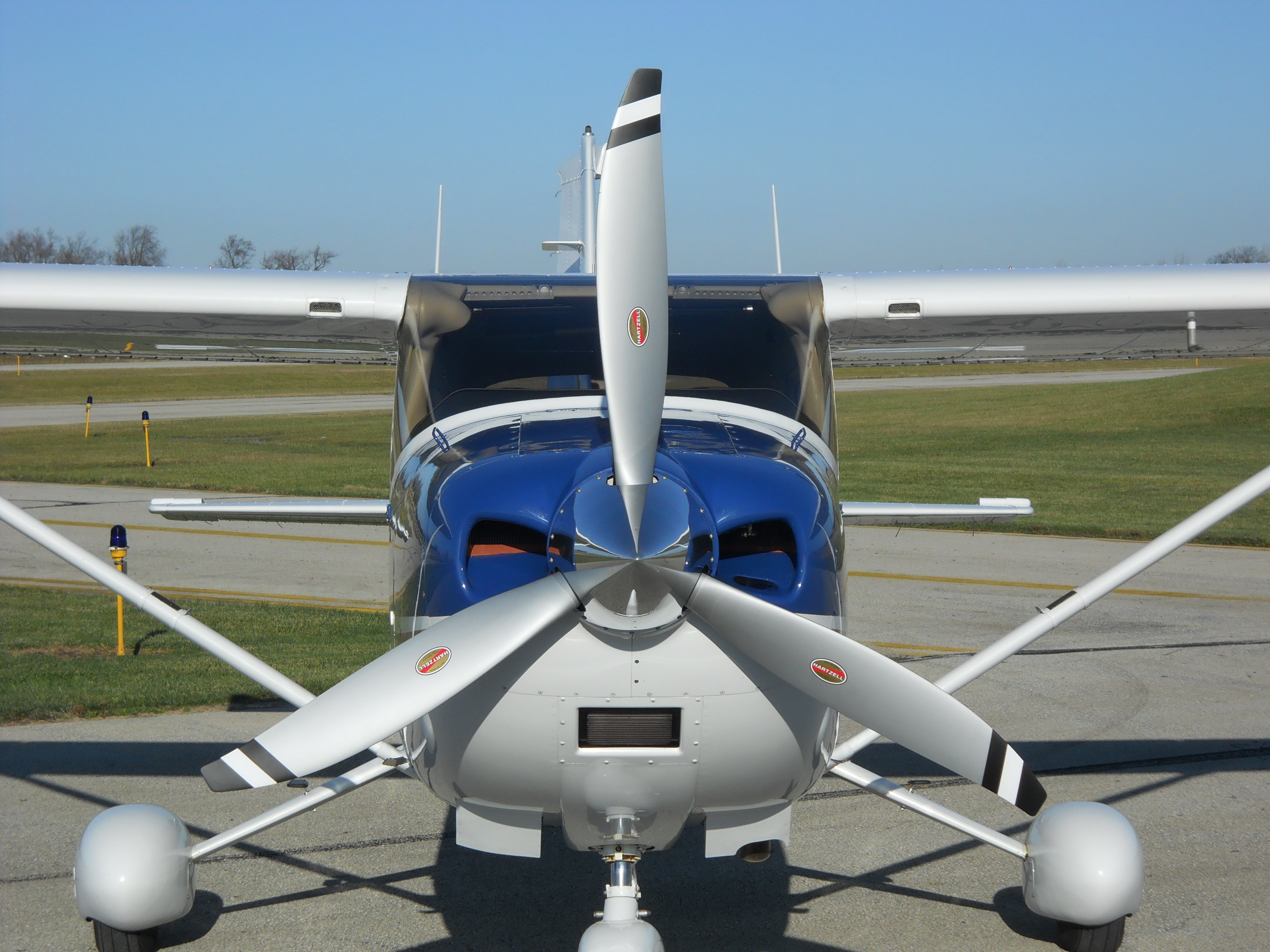 Hrtz-Cessna_182_3-Blade_Scimitar-IO-540.jpg