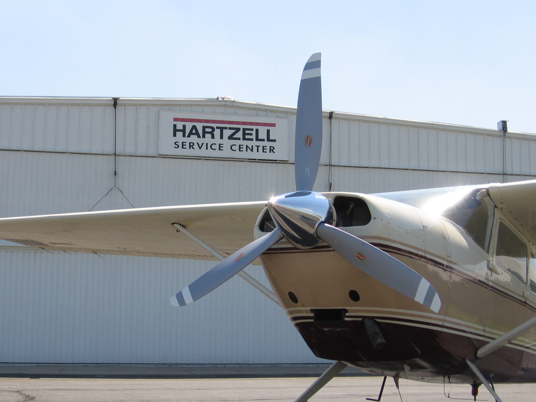 Hrtz-Cessna_185E_3-Blade_Scimitar-IO-470,520.jpg
