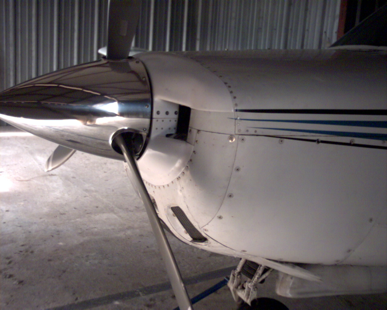 Mooney-Hartzell_3-Blade_Propeller.jpg